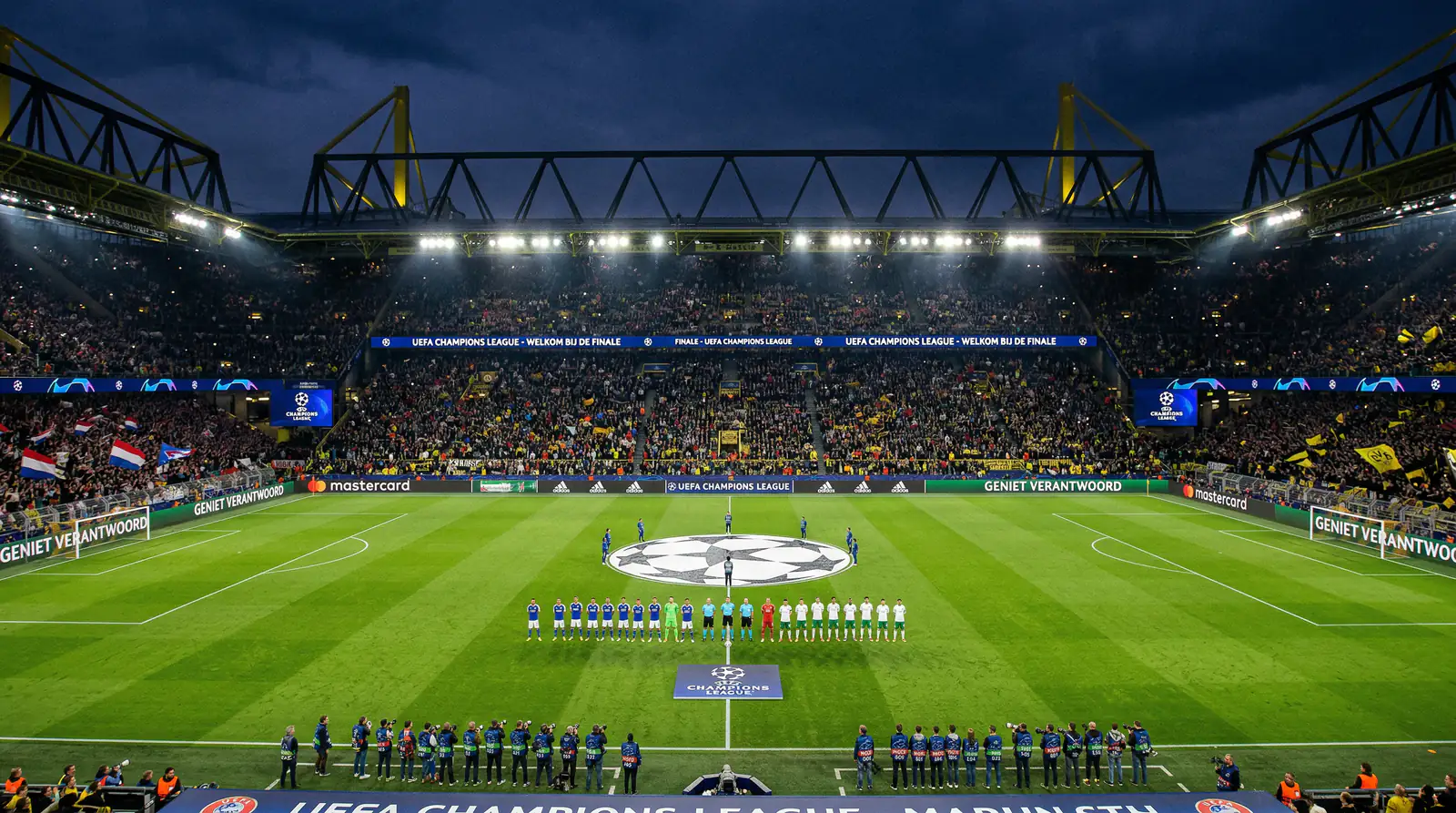Afbeelding van een voetbalwedstrijd