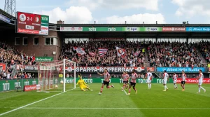 Afbeelding van een voetbalwedstrijd